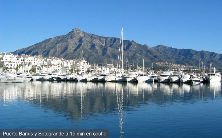 Puerto Banús, junto a Estepona.