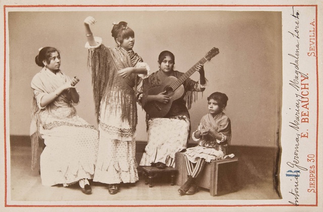Grupo flamenco femenino de Antonia Jeroma María y Magdalena Loreto (1889)