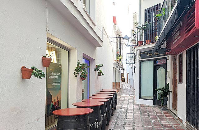 Calle estrecha del casco antiguo - calle Pantaleón