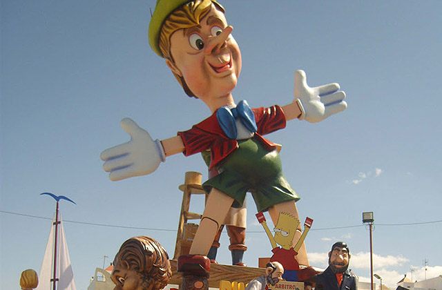 Fiestas curiosas - Falla San José. Fotografía: elblogdemengibar.com