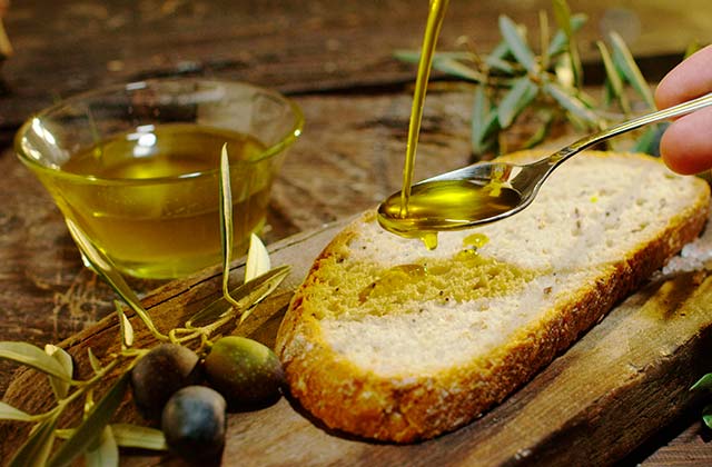 Pan con aceite de oliva