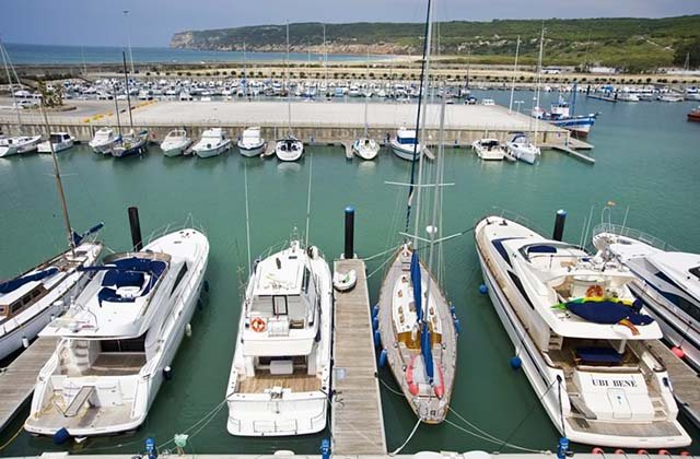 Los puertos marítimos y deportivos más bonitos de Andalucía - Puerto de Barbate. Fotografía de Surcando.com