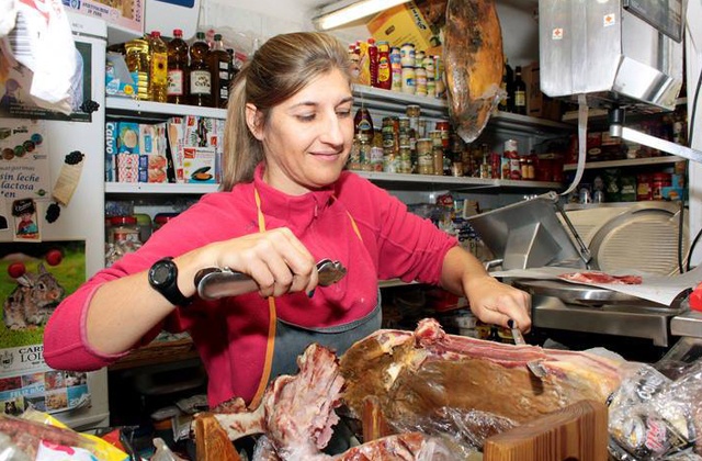 Entdecke die Route der authentischsten und urigsten Lebensmittelgeschäfte Malagas: autochthone, andalusische Produkte: Ultramarinos Nuria Rico