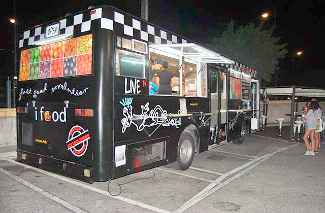 Autobús de hamburguesas gourmet, iFood, Alhaurín de la Torre. Fotografía: simplelifestyle.es