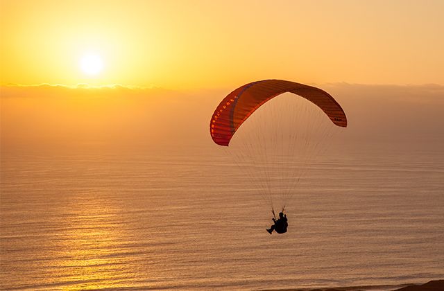 planes originales para celebrar San Valentín - parapente