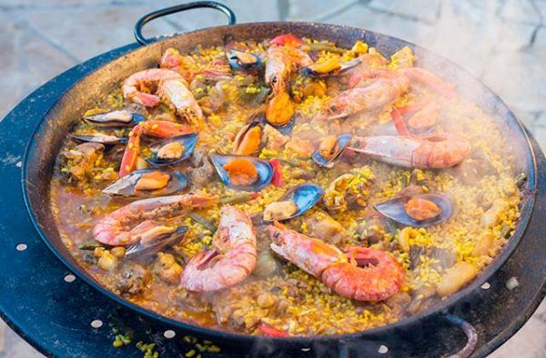 How many types of paella are there? 10 different recipes for you