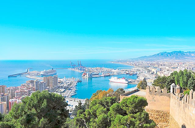 Vista desde el Parador de Gibralfaro, Málaga - Crédito editorial: nito / Shutterstock.com