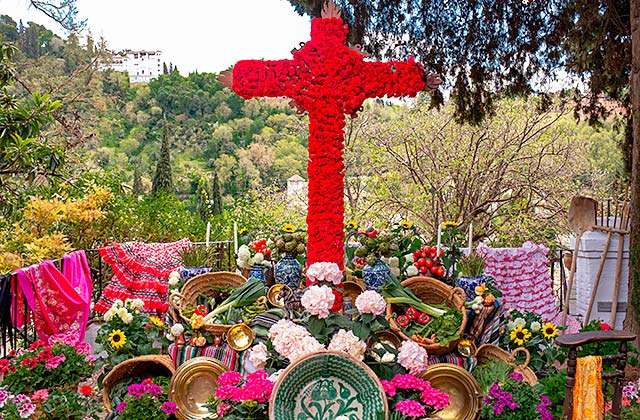 Cruces de Mayo (May Crosses) in Granada