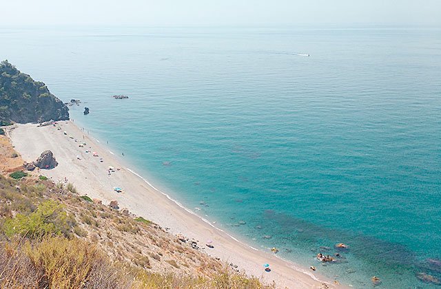 Playa de las Alberquillas, Nerja 