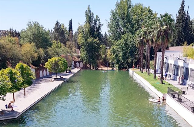 La piscina natural de Mogón