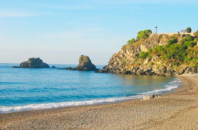 beaches in Andalucia - playa de la Caletilla, Almuñecar