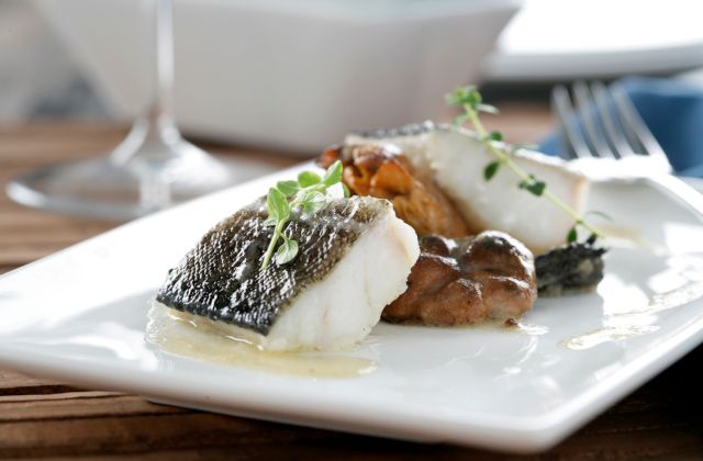 platos navideños andaluces - Bacalao con setas y cebollitas glaseadas