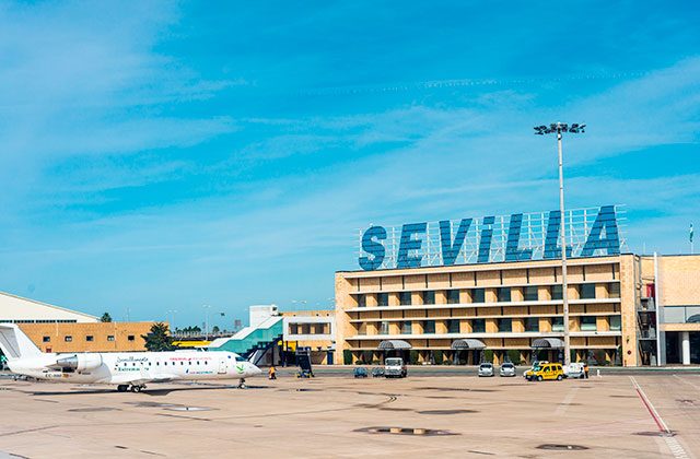 Aeropuerto de Sevilla - Crédito: Anibal Trejo / Shutterstock.com