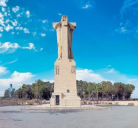 Huelva, estatua de Colón