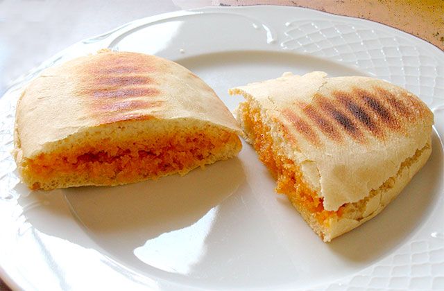 Bread and manteca colorá