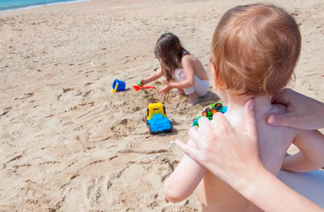 vacaciones playa, protección solar niños