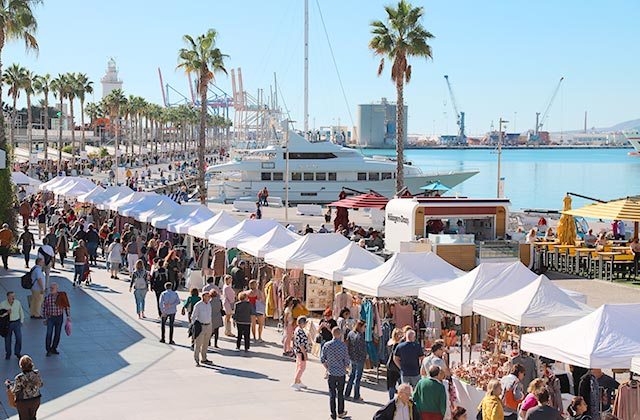 Mercadillo Muelle Uno Málaga - Crédito Joyce Nelson / Shutterstock.com