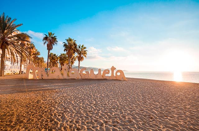 playa de la Malagueta, paseos por la playa