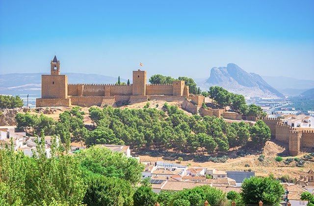 Antequera vista con las Peñas de los enamorados