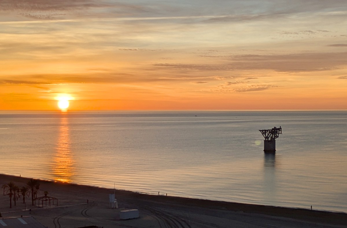 Disfrutar de un amanecer en la playa